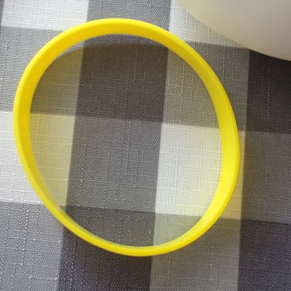 LIVE STRONG BRACELET Yellow Wristband LIVESTRONG Women Men Kids Motivational - Picture 2 of 6